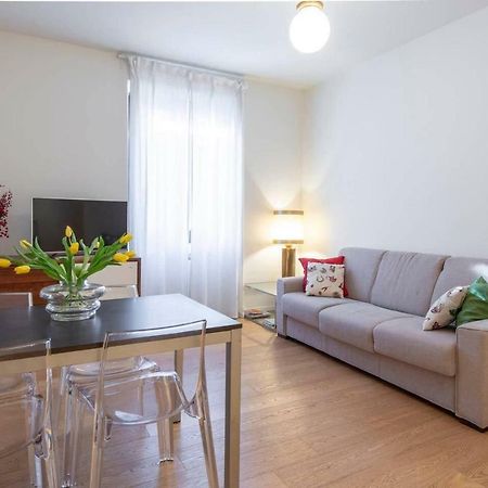 Joivy 1Br Apt In Isola With Stunning View To Bosco Verticale มิลาน ภายนอก รูปภาพ