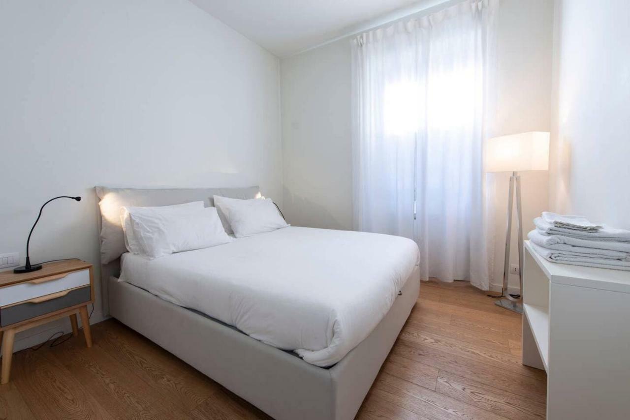 Joivy 1Br Apt In Isola With Stunning View To Bosco Verticale มิลาน ภายนอก รูปภาพ